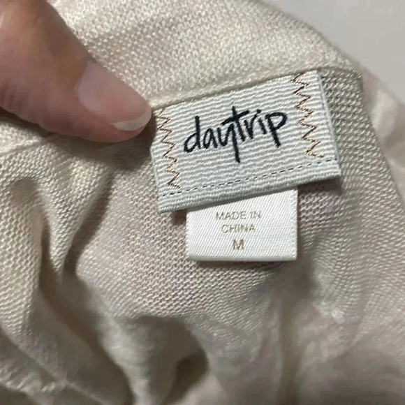Daytrip Cream Button Up Sweater Blouse Size Medium 1621 - Picture 6 of 7